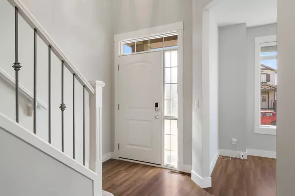 66 Nolanfield MNR NW, Calgary, AB T3R 0J4