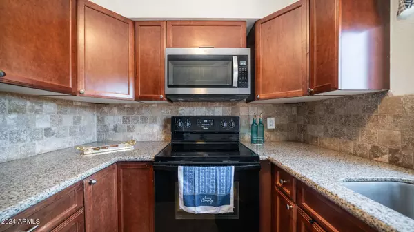 1320 E BETHANY HOME Road #104, Phoenix, AZ 85014