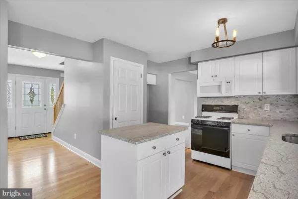 6 REDBUD DR, Sicklerville, NJ 08081