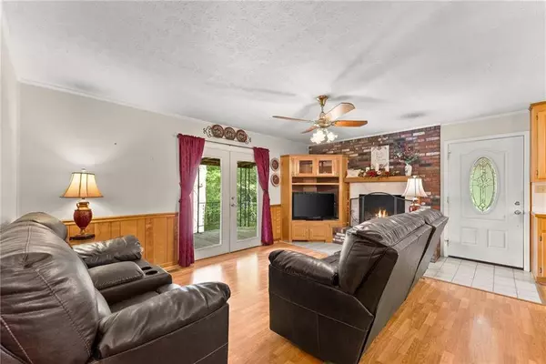 8140 Bennett LN, Gainesville, GA 30506