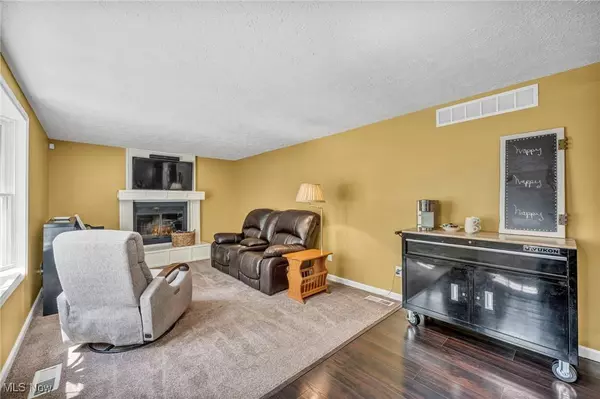 1112 Gentry DR, Medina, OH 44256