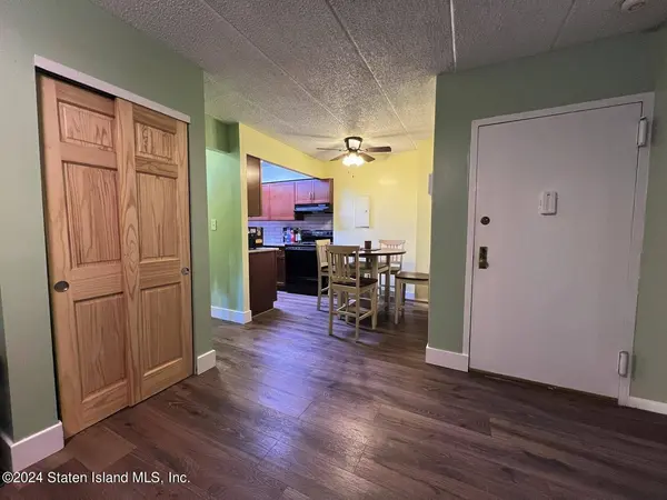 490 Clove RD #1e, Staten Island, NY 10310