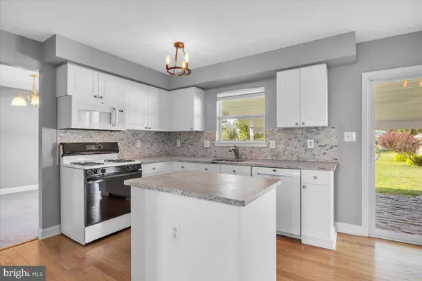 6 REDBUD DR, Sicklerville, NJ 08081