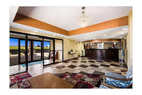 4950 NE 14th St #Quality Inn, Des Moines, IA 50313-2033