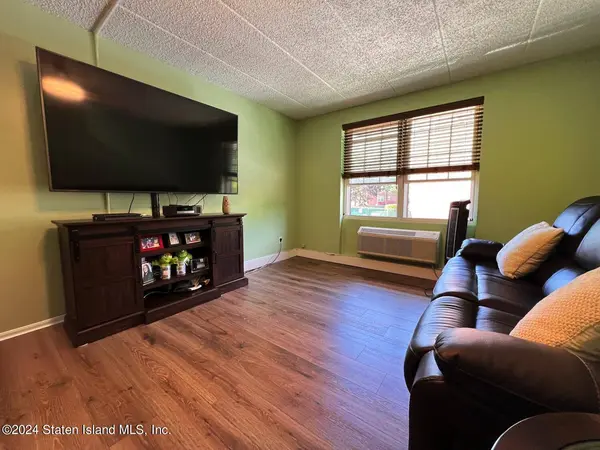 490 Clove RD #1e, Staten Island, NY 10310