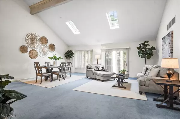 8968 Inverrary DR SE, Warren, OH 44484