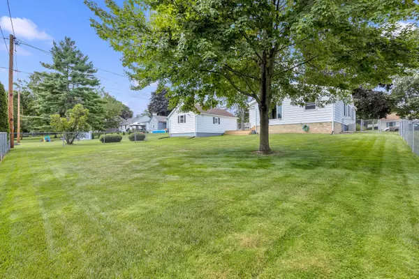 844 Center St, Hartford, WI 53027