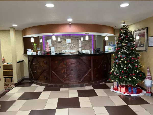 4950 NE 14th St #Quality Inn, Des Moines, IA 50313-2033