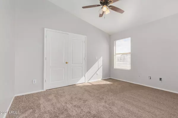 2342 E SMOKE TREE Road, Gilbert, AZ 85296