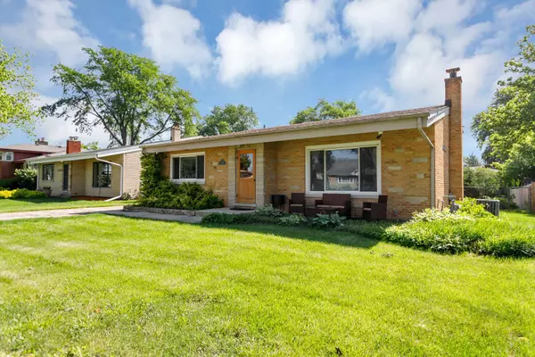 1N729 N Forest AVE, Glen Ellyn, IL 60137