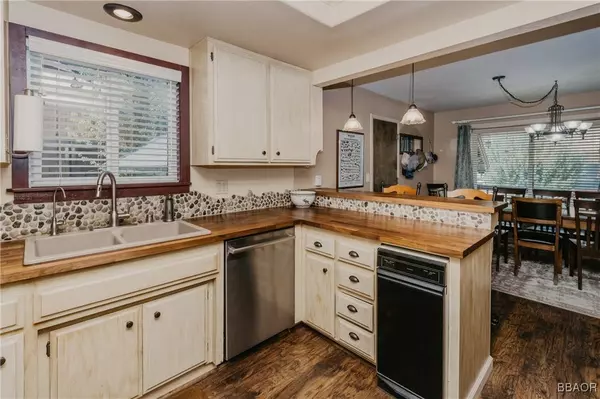 408 Tanglewood DR, Big Bear City, CA 92314