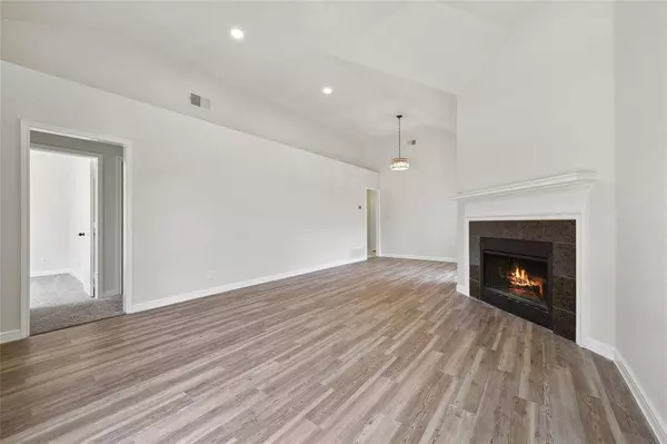 705 Greenridge Drive, Arlington, TX 76017