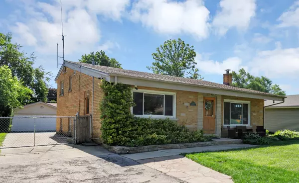 1N729 N Forest AVE, Glen Ellyn, IL 60137