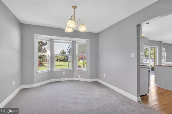 6 REDBUD DR, Sicklerville, NJ 08081