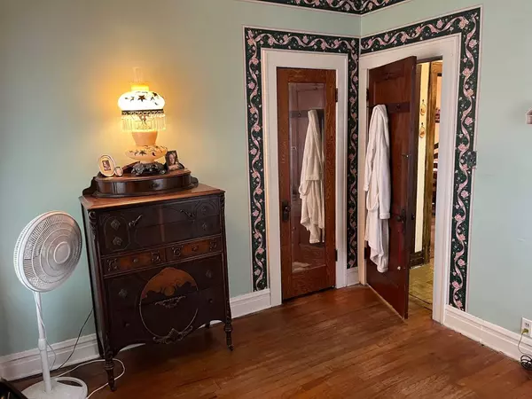 4 Highland ST, Calumet City, IL 60409