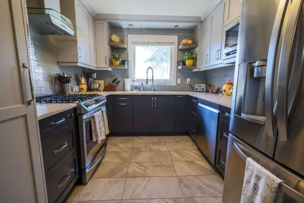 101 RANCH GLEN PL NW, Calgary, AB T3G 1E9