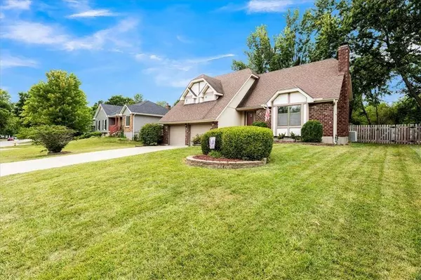 510 SE Brentwood DR, Lee's Summit, MO 64063