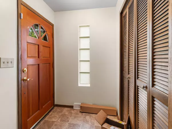 11050 W Maple Ln Unit 11052, Milwaukee, WI 53225