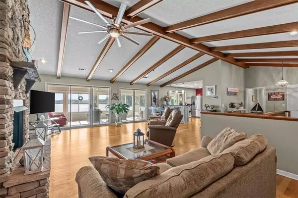 1710 Keowee Lakeshore DR, Seneca, SC 29672