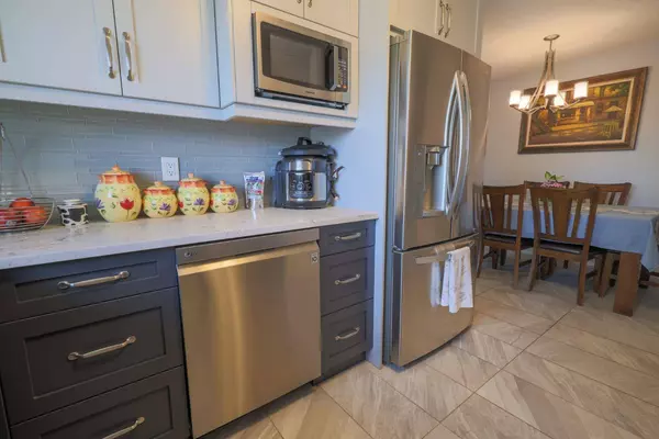 101 RANCH GLEN PL NW, Calgary, AB T3G 1E9