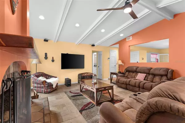 8008 FOUNTAIN AVE, Tampa, FL 33615