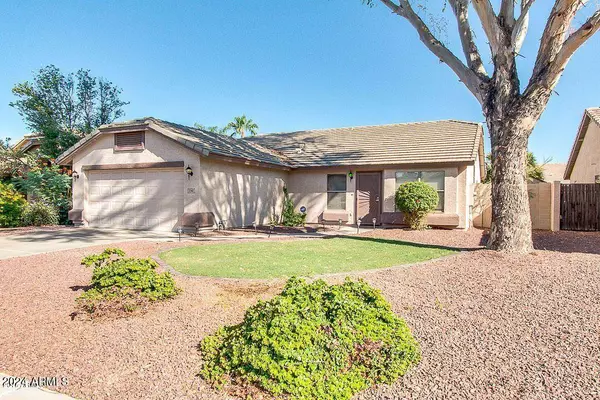 2342 E SMOKE TREE Road, Gilbert, AZ 85296