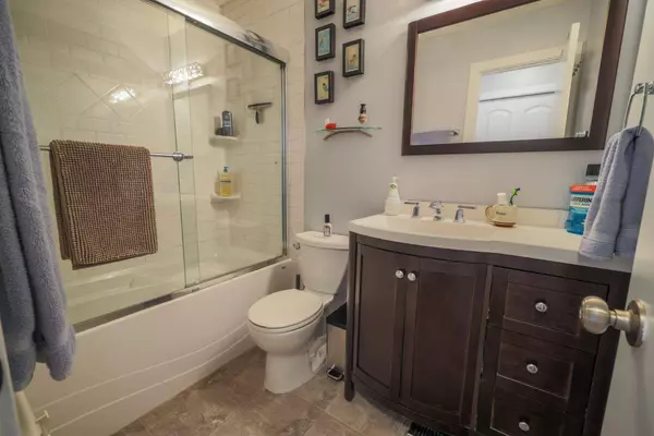 101 RANCH GLEN PL NW, Calgary, AB T3G 1E9