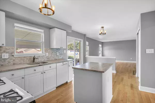 6 REDBUD DR, Sicklerville, NJ 08081