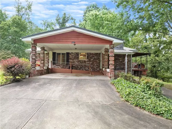 8140 Bennett LN, Gainesville, GA 30506