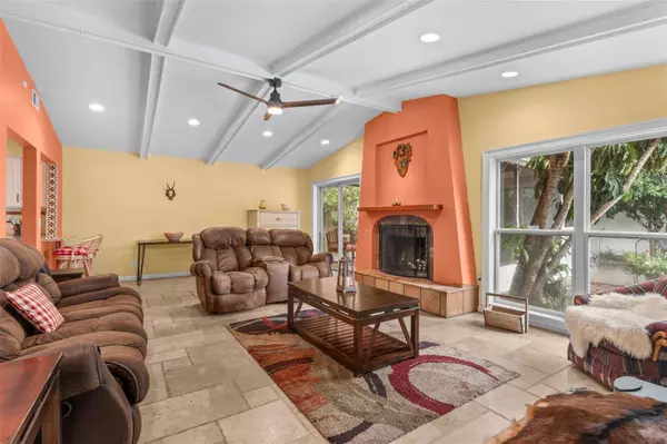 8008 FOUNTAIN AVE, Tampa, FL 33615