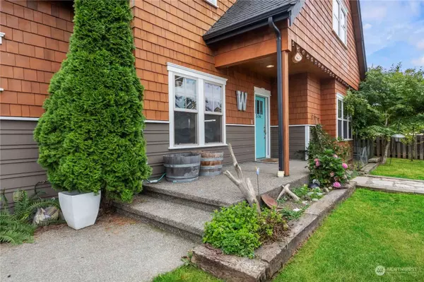 516 Gove ST, Steilacoom, WA 98388