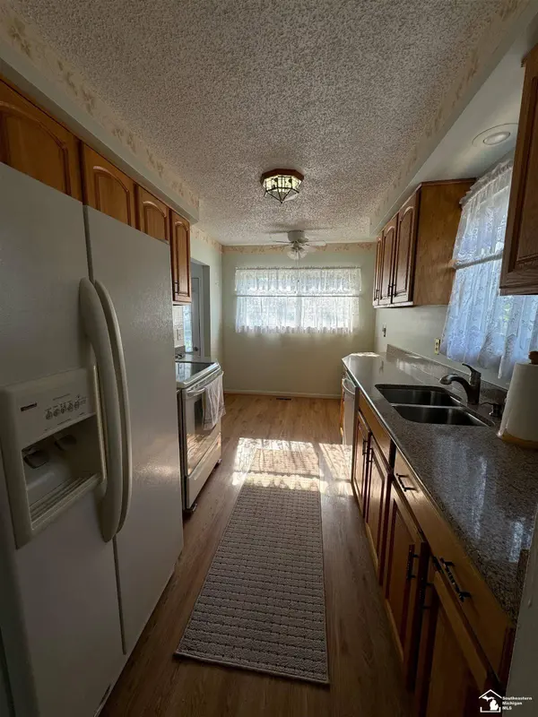 16550 Windermere Circle, Southgate, MI 48195