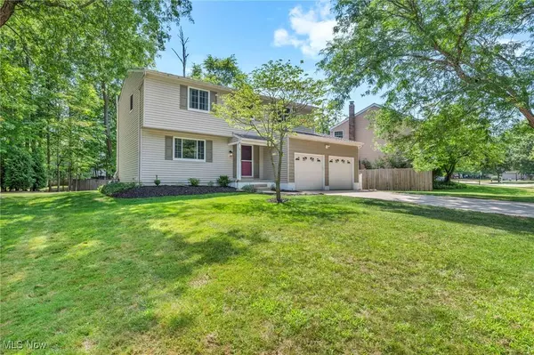 1112 Gentry DR, Medina, OH 44256