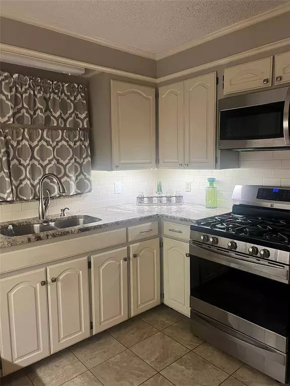 2420 Hillview Drive, Fort Worth, TX 76119