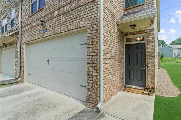 10615 Naramore LN, Johns Creek, GA 30022