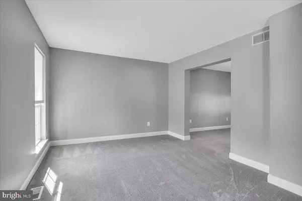 6 REDBUD DR, Sicklerville, NJ 08081