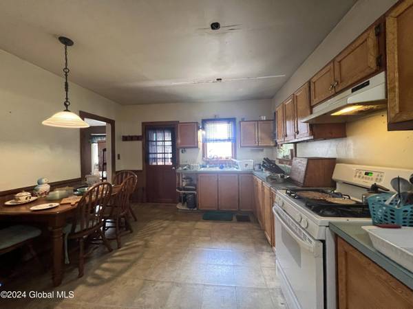 6 Wilson Avenue, Amsterdam, NY 12010