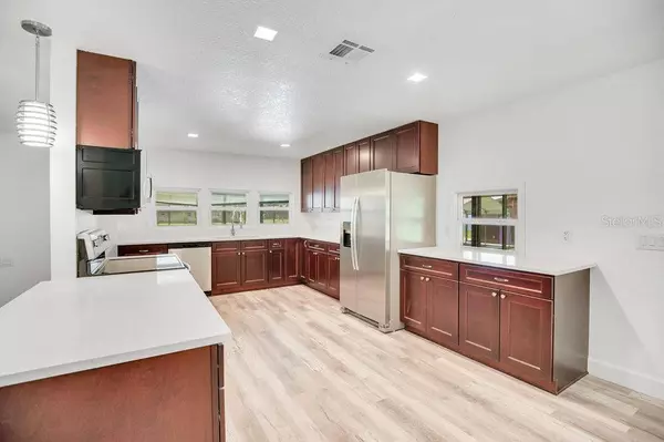 110 LAKE EDGE TRL, Interlachen, FL 32148