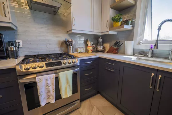 101 RANCH GLEN PL NW, Calgary, AB T3G 1E9