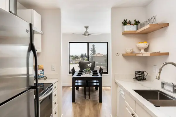 322 Hanover Ave #409, Oakland, CA 94606-1391