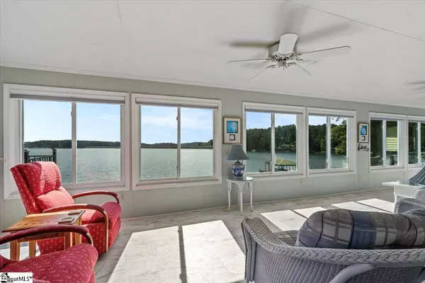 1710 Keowee Lakeshore Drive, Seneca, SC 29672