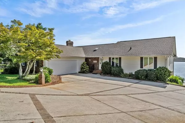 1710 Keowee Lakeshore DR, Seneca, SC 29672