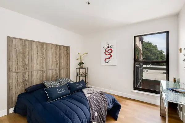 322 Hanover Ave #409, Oakland, CA 94606-1391