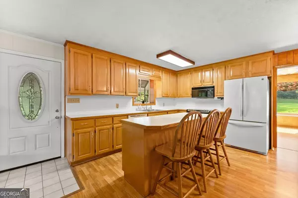 8140 Bennett LN, Gainesville, GA 30506