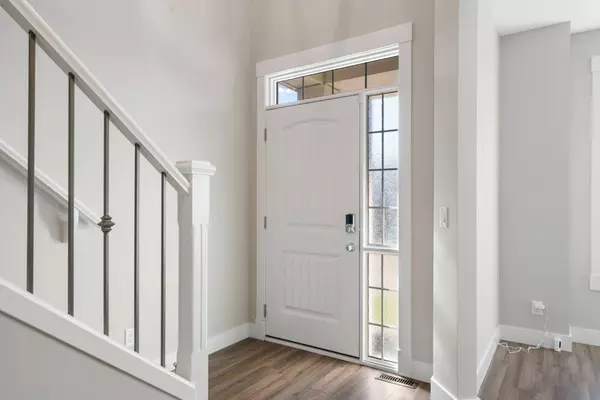 66 Nolanfield MNR NW, Calgary, AB T3R 0J4