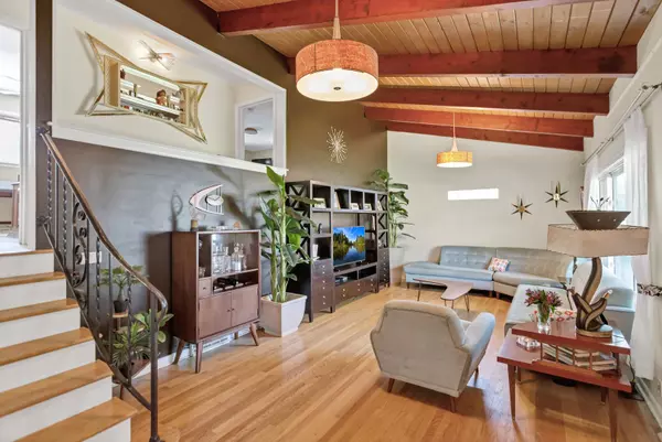 1N729 N Forest AVE, Glen Ellyn, IL 60137