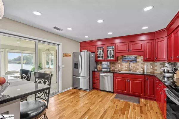 1710 Keowee Lakeshore Drive, Seneca, SC 29672