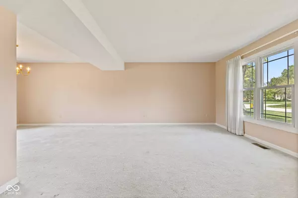 8265 Courtney DR, Fishers, IN 46038