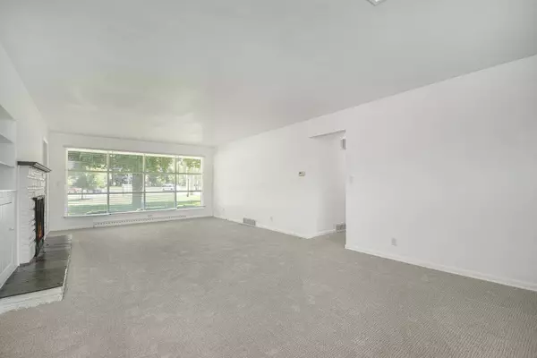 870 3 Mile NE Road, Grand Rapids, MI 49505