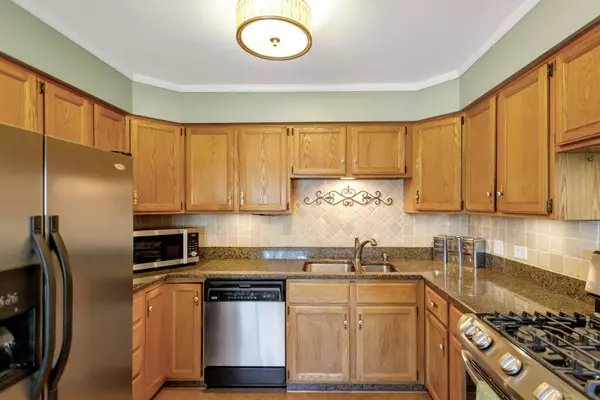 1N729 N Forest AVE, Glen Ellyn, IL 60137